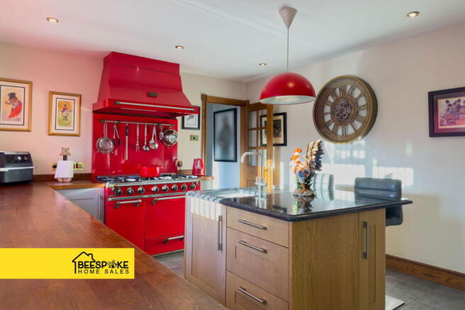 4 bed property, in Northfield Avenue, £500,000