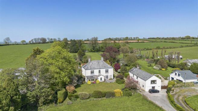 5 bed property, in Dunterton, £600,000