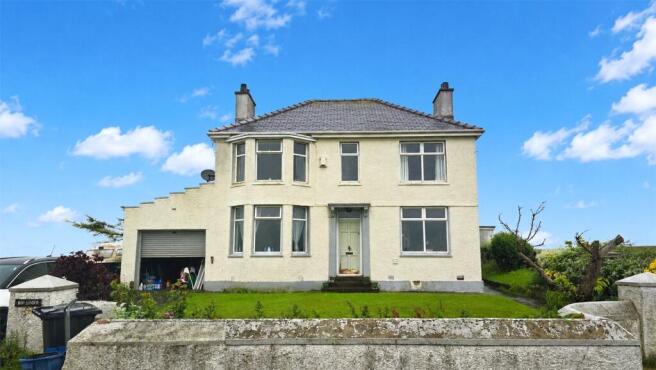 4 bed property, in Rhosgoch, £325,000