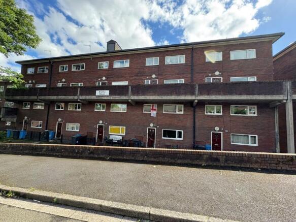 3 bed property, in Flat 225 Bradley House, £40,000