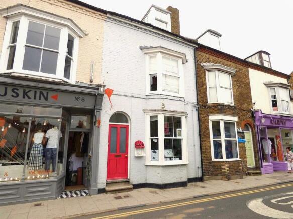 1 bed property, in Harbour Street, £250,000