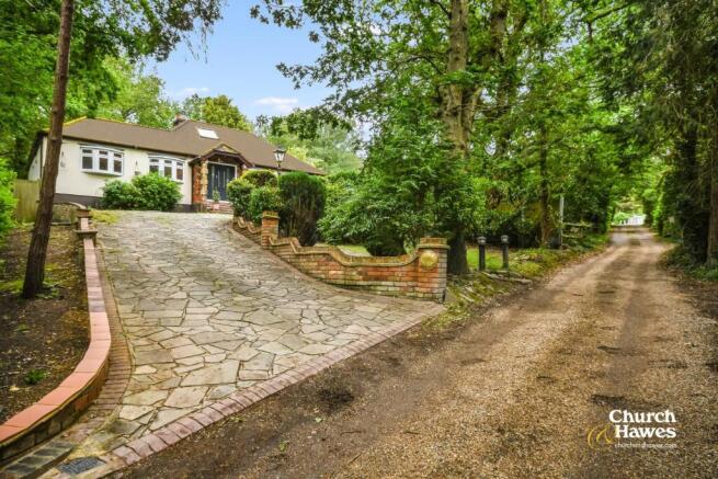 3 bed property, in Postmans Lane, £1,000,000