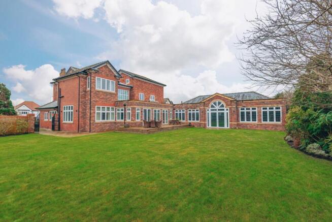 6 bed property, in Lulworth Road, £1,850,000