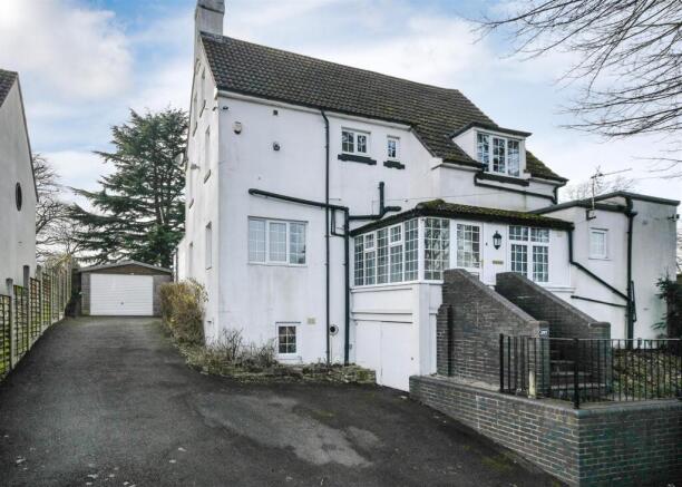 6 bed property, in Highcroft, £535,000