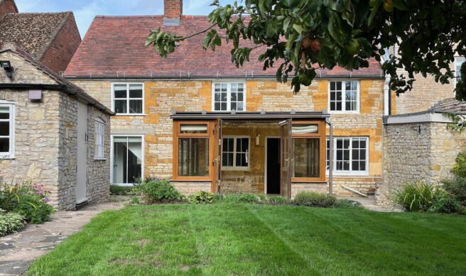 2 bed property, in Church Lane, £480,000