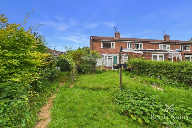 2 bed property, in Hazelwood Road, £180,000