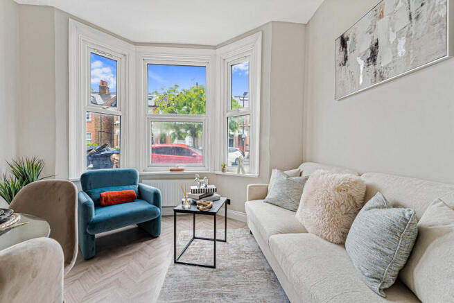 2 bed property, in Murray Road, £450,000