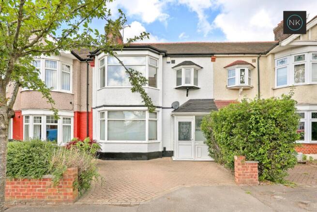 3 bed property, in Bushey Avenue, £950,000
