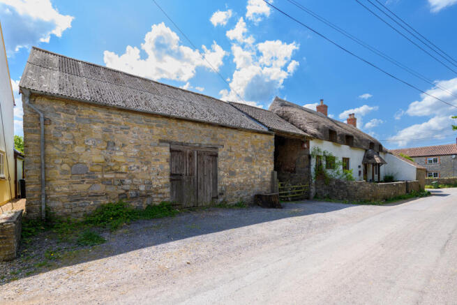 4 bed property, in Pit Hill Lane, £550,000