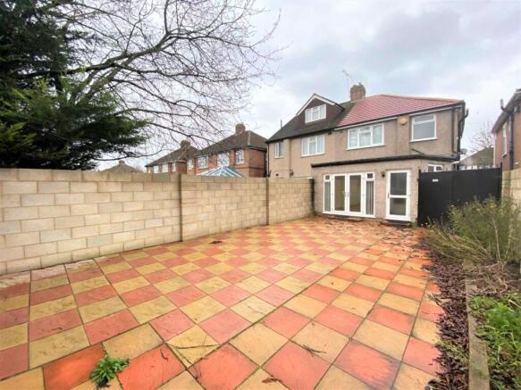 3 bed property, in Shakespeare Avenue, £585,000