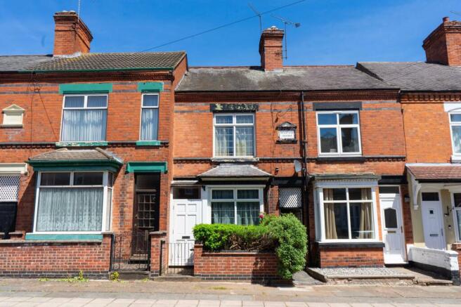 2 bed property, in Lorraine Road, £190,000