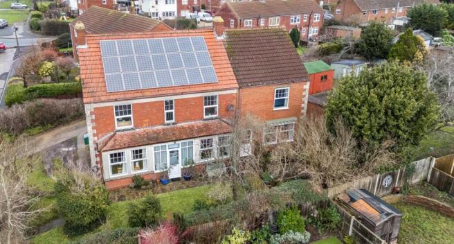 6 bed property, in Larkhill Road, £625,000