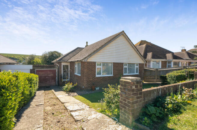 2 bed property, in Winton Avenue, £425,000