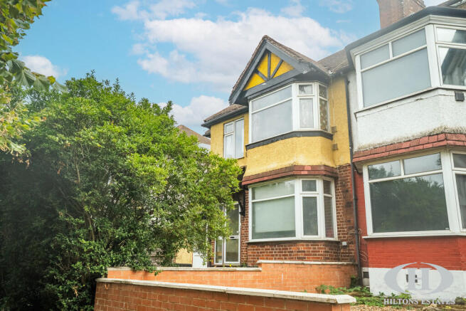 2 bed property, in Waverley Gardens, £310,000