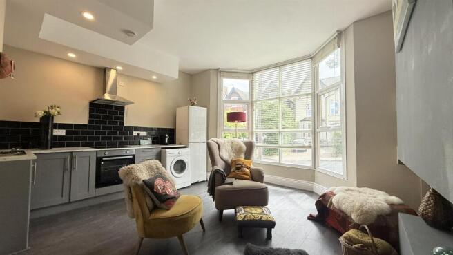 1 bed property, in 76 Church Road, £90,000