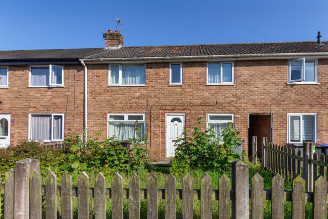 2 bed property, in Marlhill Road, £38,000