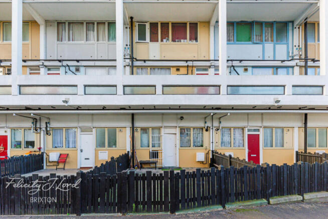 1 bed property, in Barrington Road, £280,000