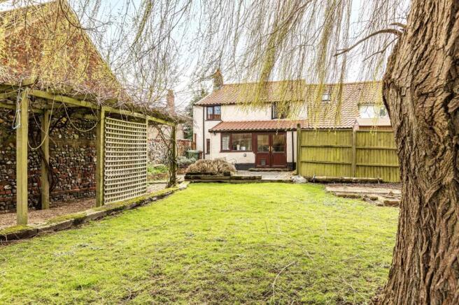 4 bed property, in Charming Semi-Detached Period Cottage in Castle Acre, £350,000
