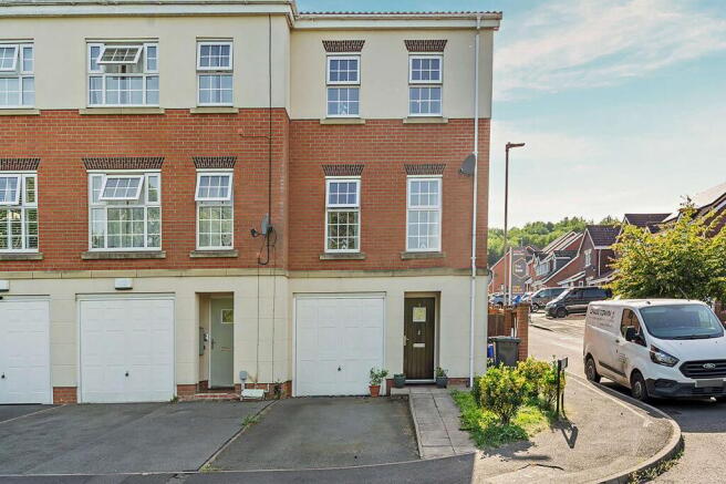 3 bed property, in Onyx Grove, £195,000
