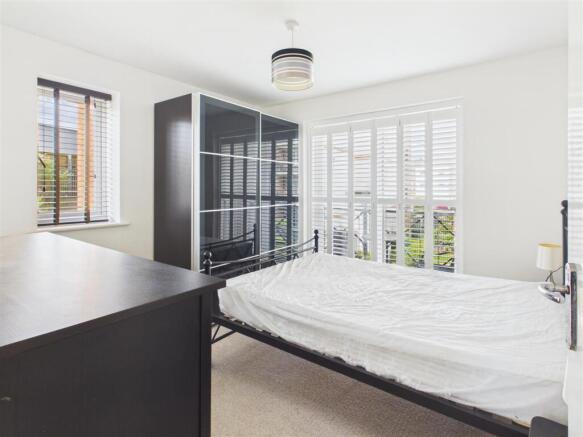 2 bed property, in Poppleton Close, £155,000