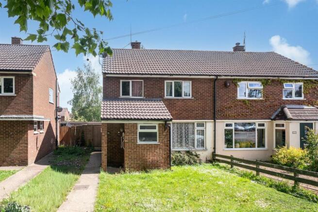 3 bed property, in Drakes Drive, £550,000