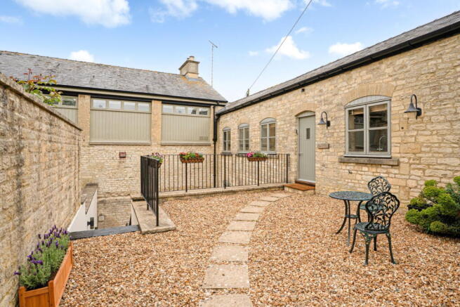 3 bed property, in West End, £749,000