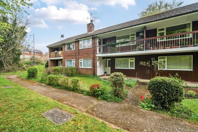 2 bed property, in Audley Drive, £265,000