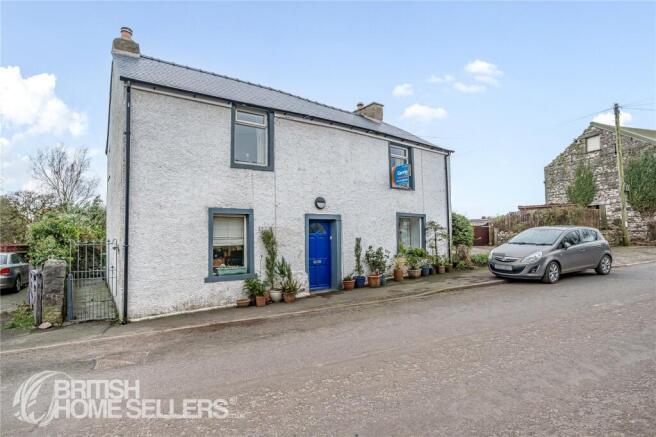 4 bed property, in Long Lane, £320,000