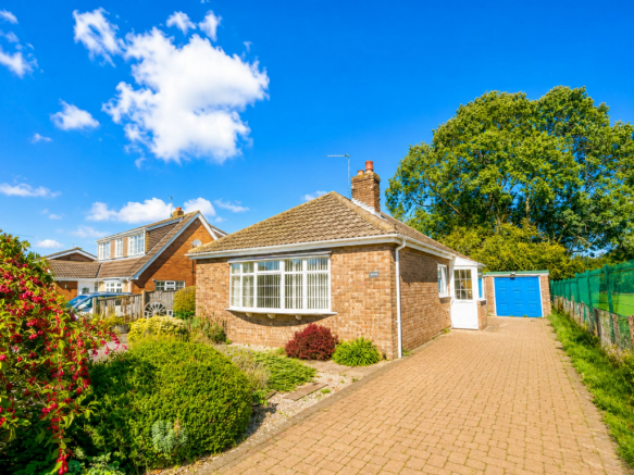 3 bed property, in Huteson Lane, £233,000