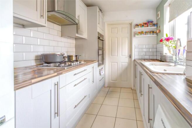 2 bed property, in George Street, £200,000