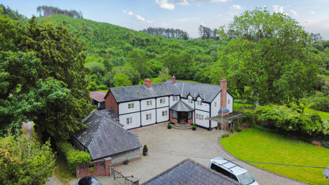 3 bed property, in Bryn Celyn, £850,000