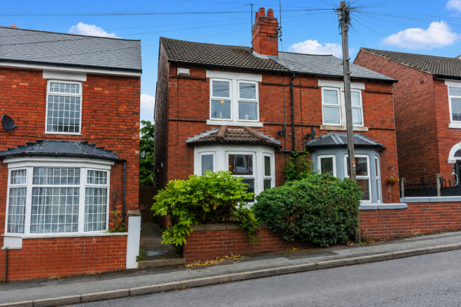 2 bed property, in Stella Street, £170,000