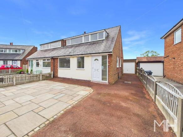 3 bed property, in Barn Croft, £240,000