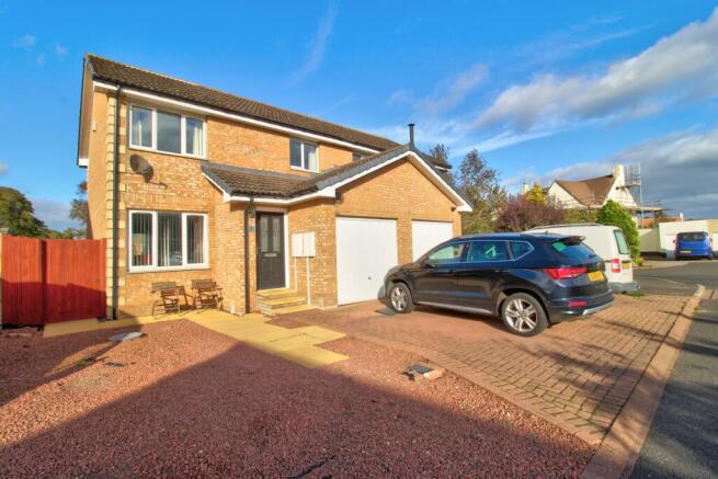 3 bed property, in Field House Close, £250,000