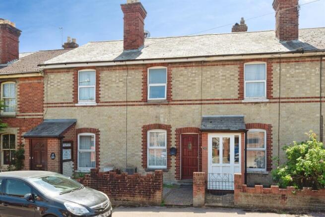 2 bed property, in Great Brooms Road, £315,000