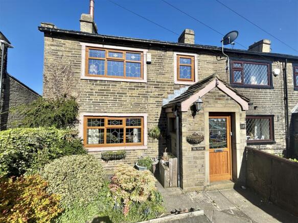 2 bed property, in Towngate, £200,000