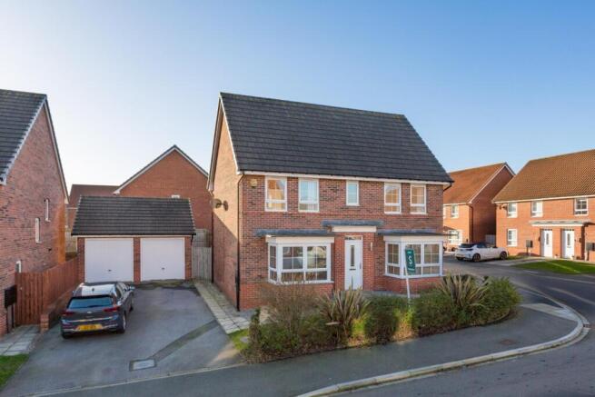 4 bed property, in Hereford Way, £400,000