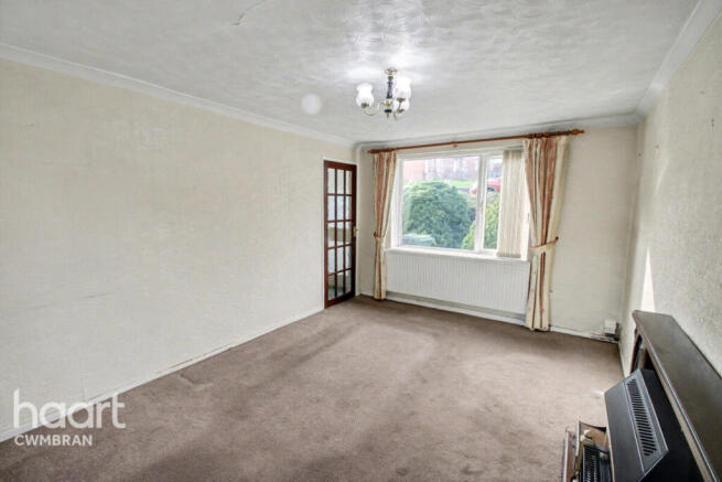 2 bed property, in Maendy Way, £140,000