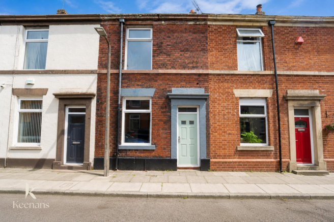 2 bed property, in Parliament Place, £199,950
