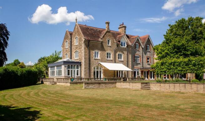9 bed property, in Church Hill, £1,800,000