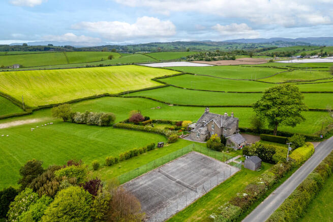 4 bed property, in Sellet Lodge, £920,000