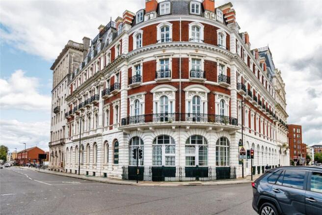 1 bed property, in South Western House, £120,000
