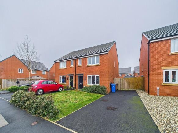 3 bed property, in Buckthorn Drive, £210,000