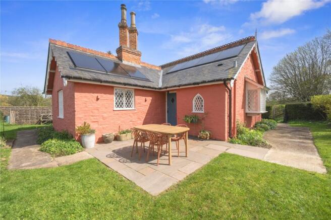 2 bed property, in Bircher, £425,000