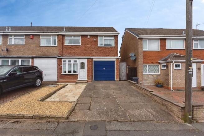 3 bed property, in Pinewood Drive, £230,000