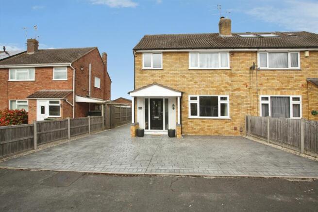 3 bed property, in Wordsworth Road, £325,000