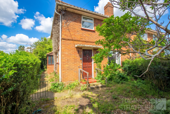 3 bed property, in Silfield Avenue, £220,000