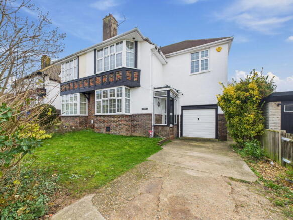 3 bed property, in Rossiter Road, £465,000