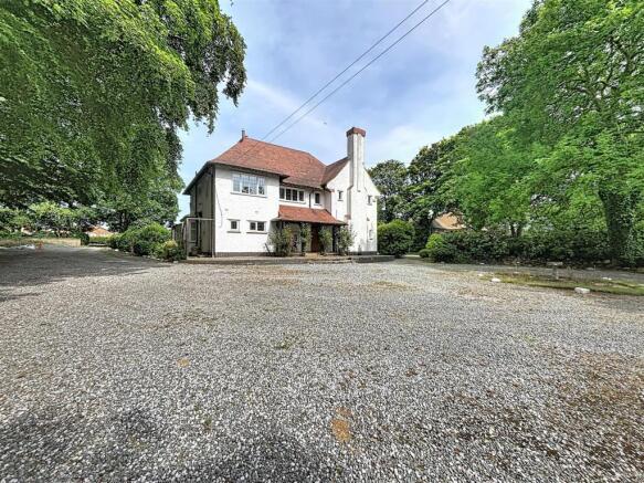 5 bed property, in Rolston Road, £570,000