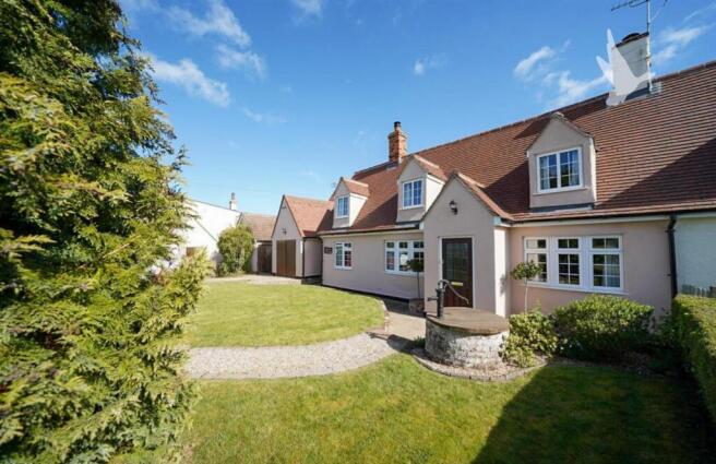 4 bed property, in Bradfield Road, £600,000